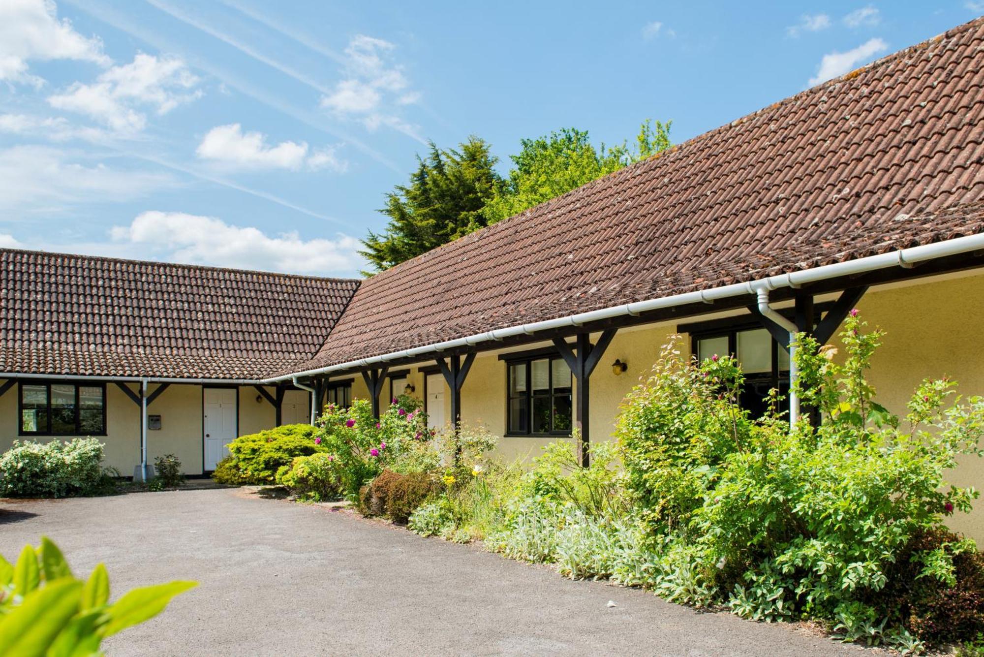 Cricklade House Hotel, Sure Hotel Collection By Best Western Exterior photo