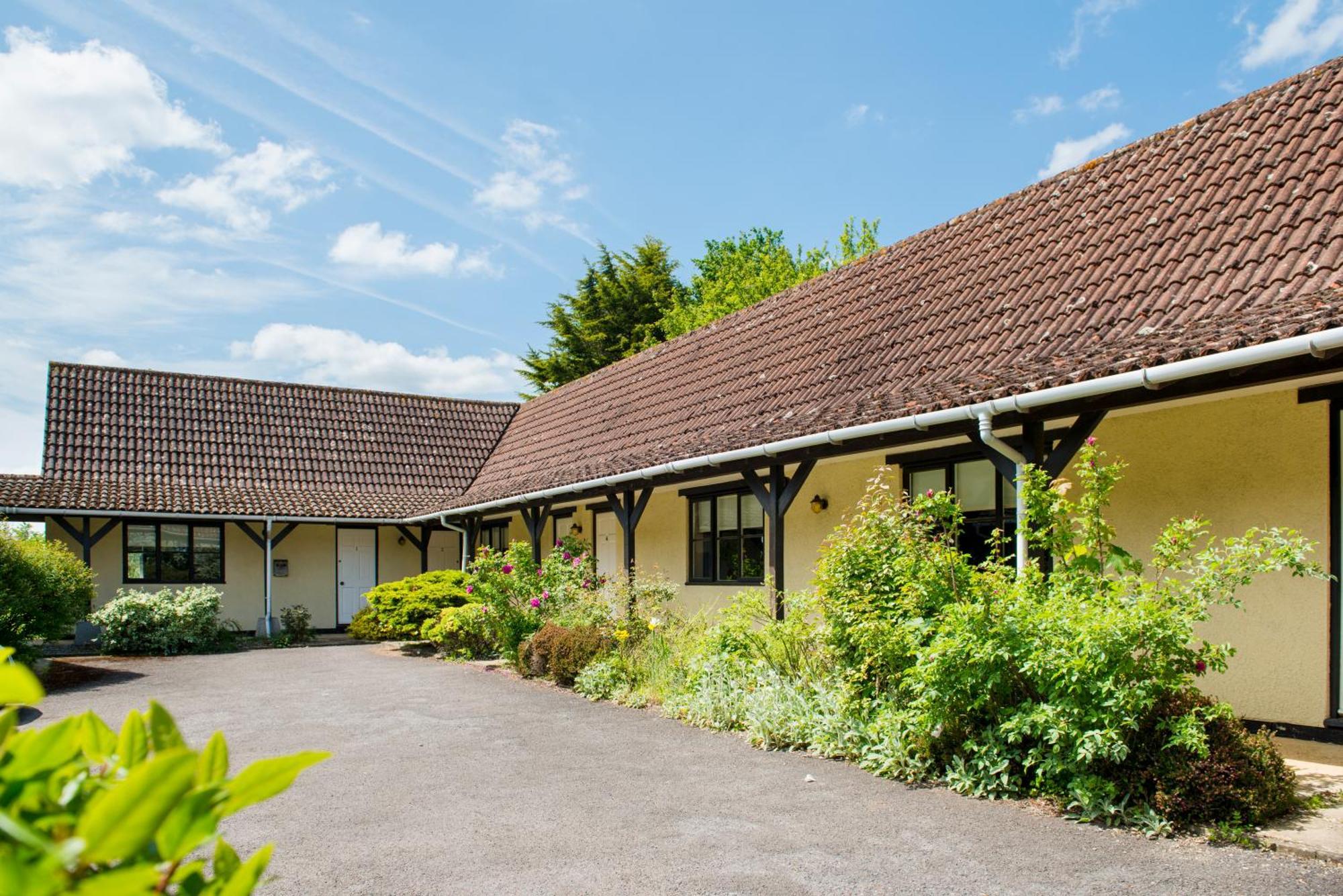 Cricklade House Hotel, Sure Hotel Collection By Best Western Exterior photo